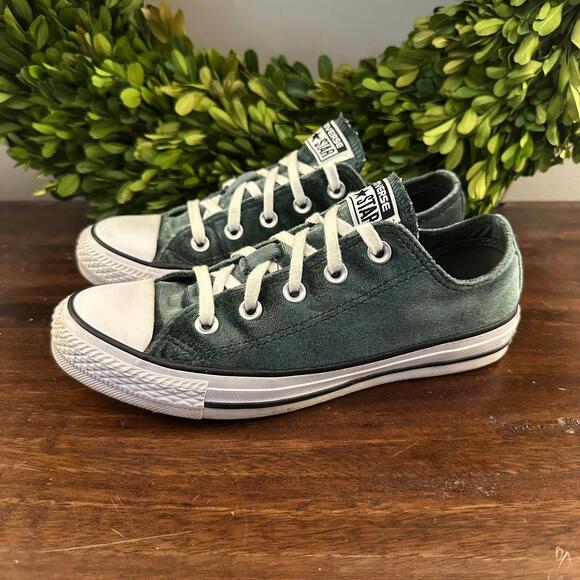 Converse Chuck Taylor All Star Velvet Sneakers 6 - Picture 1 of 7